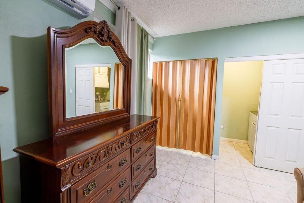 נורת' מיאמי ביץ' Private Suite In North Miami מראה חיצוני תמונה